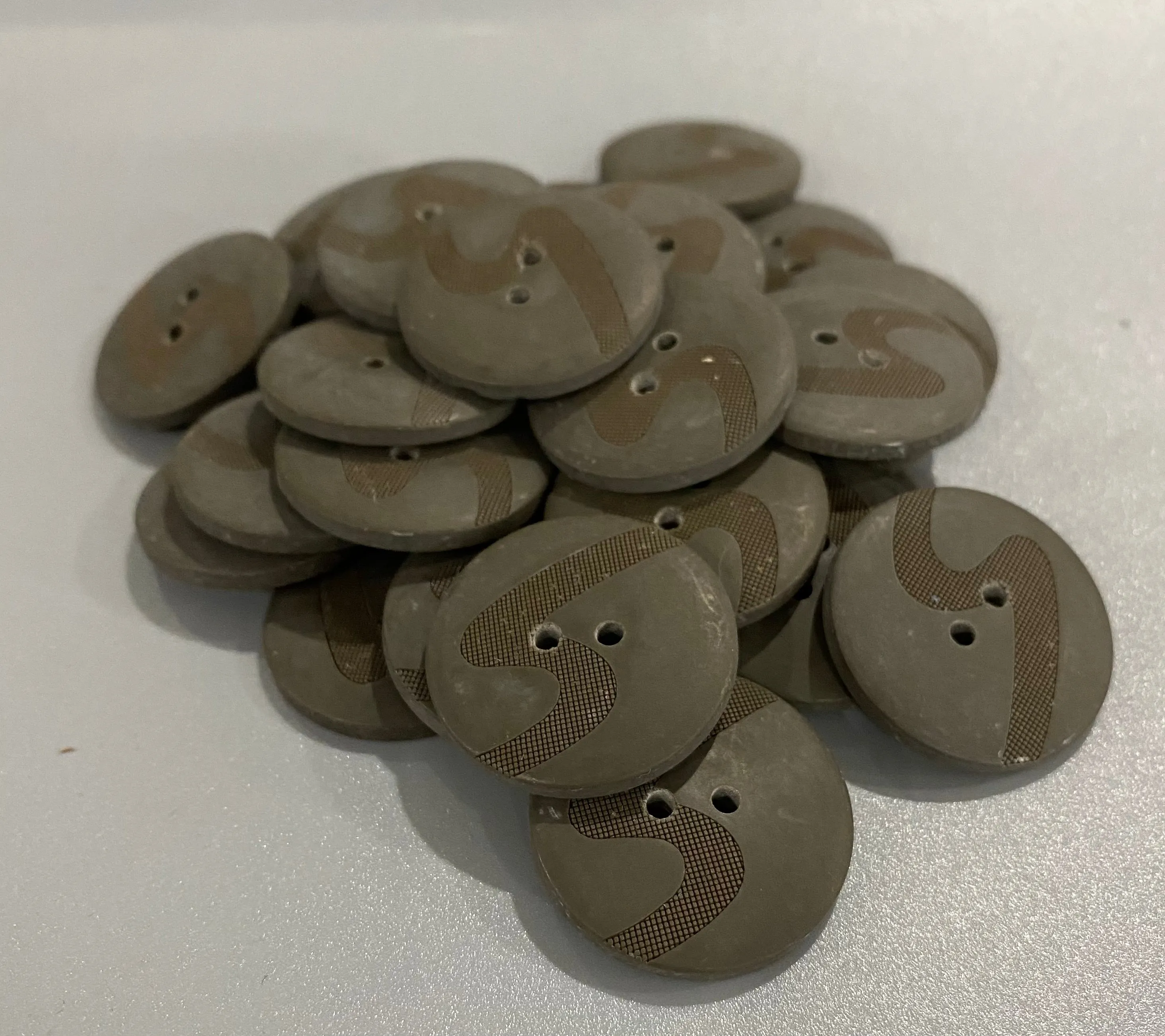 27mm Etched Buttons, Plastic (NBU0003,7:9,13,17,22,57)