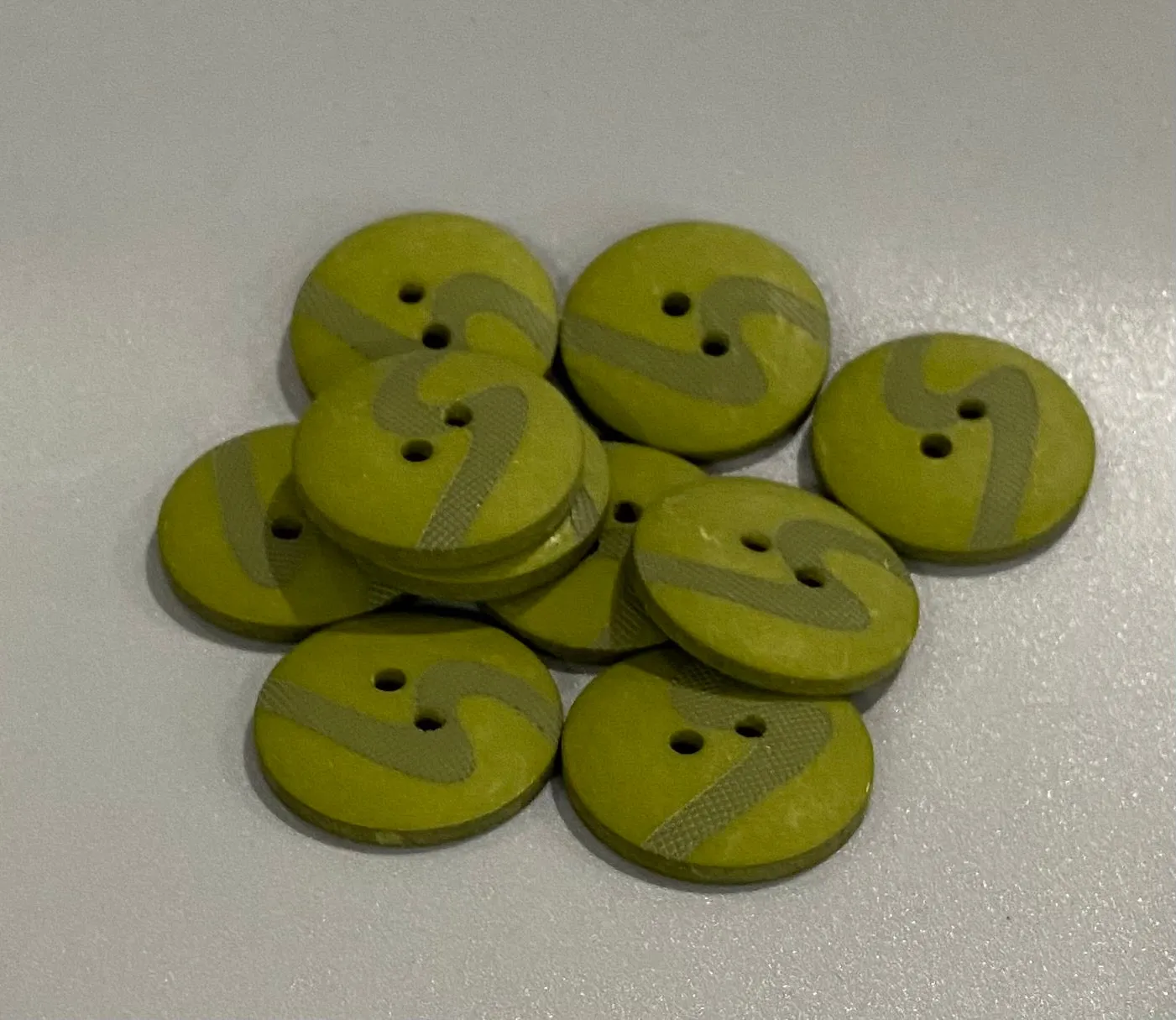 27mm Etched Buttons, Plastic (NBU0003,7:9,13,17,22,57)