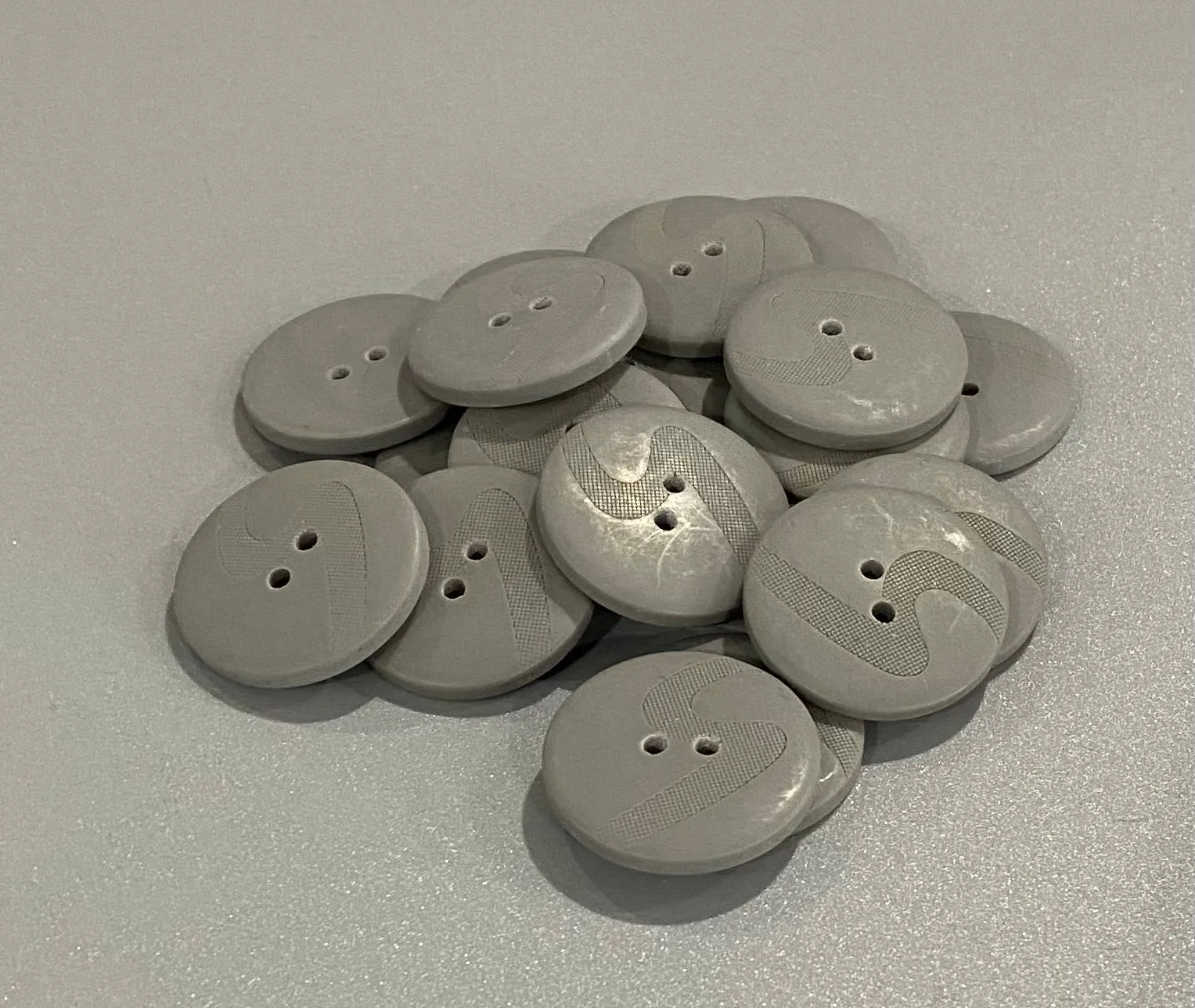 27mm Etched Buttons, Plastic (NBU0003,7:9,13,17,22,57)