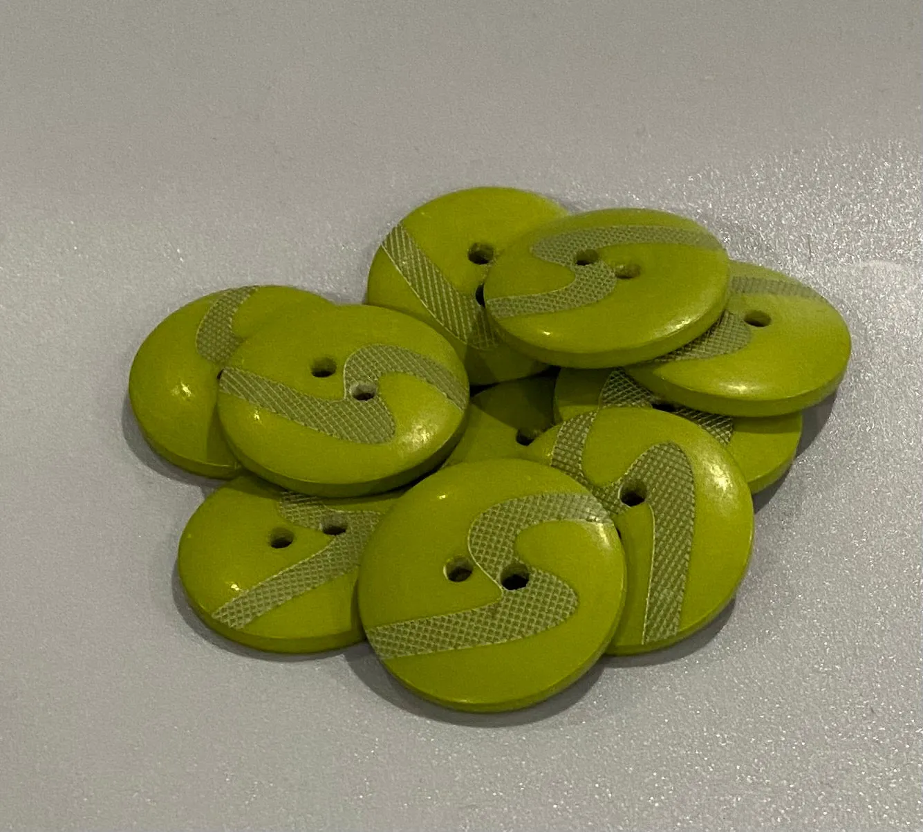 27mm Etched Buttons, Plastic (NBU0003,7:9,13,17,22,57)