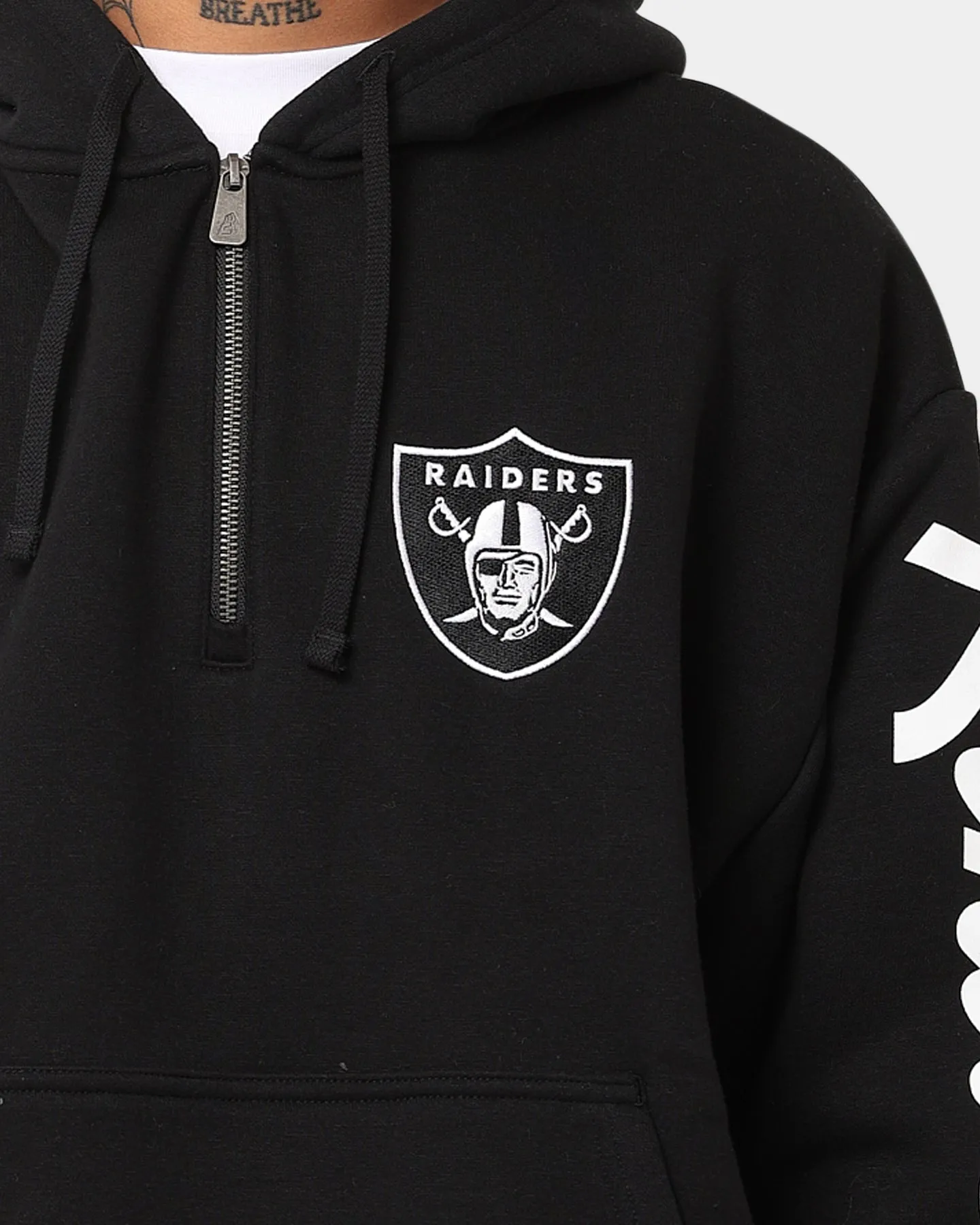 New Era Las Vegas Raiders Sleeve Script Hoodie Black/White